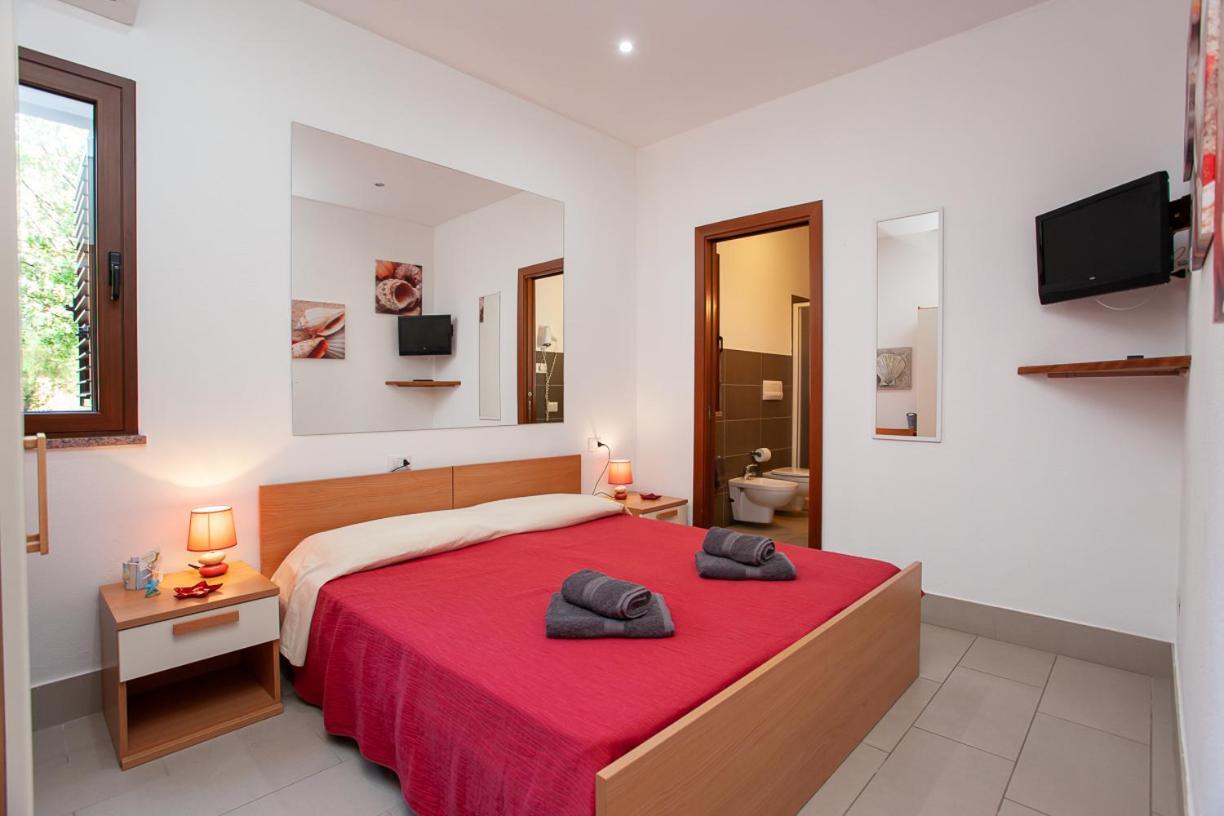 Mivida "Le Stanze Di Ada" Bed & Breakfast San Teodoro  Exterior photo