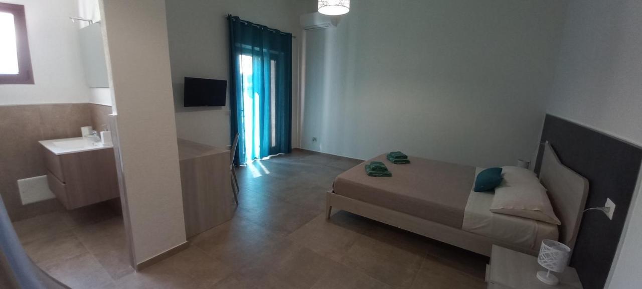 Mivida "Le Stanze Di Ada" Bed & Breakfast San Teodoro  Room photo